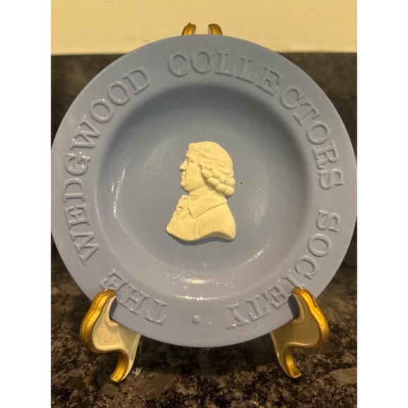 Wedgwood Collectors Society Commemorative Plate W/ Relief Profile - Picture 4 of 10